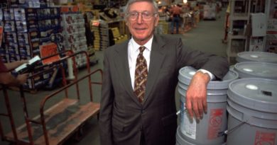 Fundador de The Home Depot mete en problemas a la firma por apoyar a Trump Fundador de The Home Depot mete en problemas a la firma por apoyar a Trump